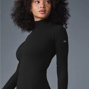 ALO Yoga Women's Classic Black Long Sleeve Tee